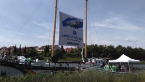 Greenpeace-Schiff macht Welle gegen Plastikmüll