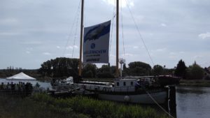 Greenpeace-Schiff macht Welle gegen Plastikmüll