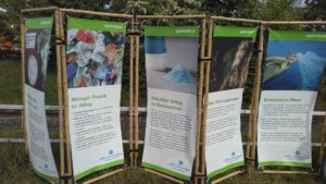 Greenpeace-Schiff macht Welle gegen Plastikmüll